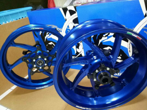 7 Spokes Aluminium Wheel with Sprocket - Blue Anodized Limited